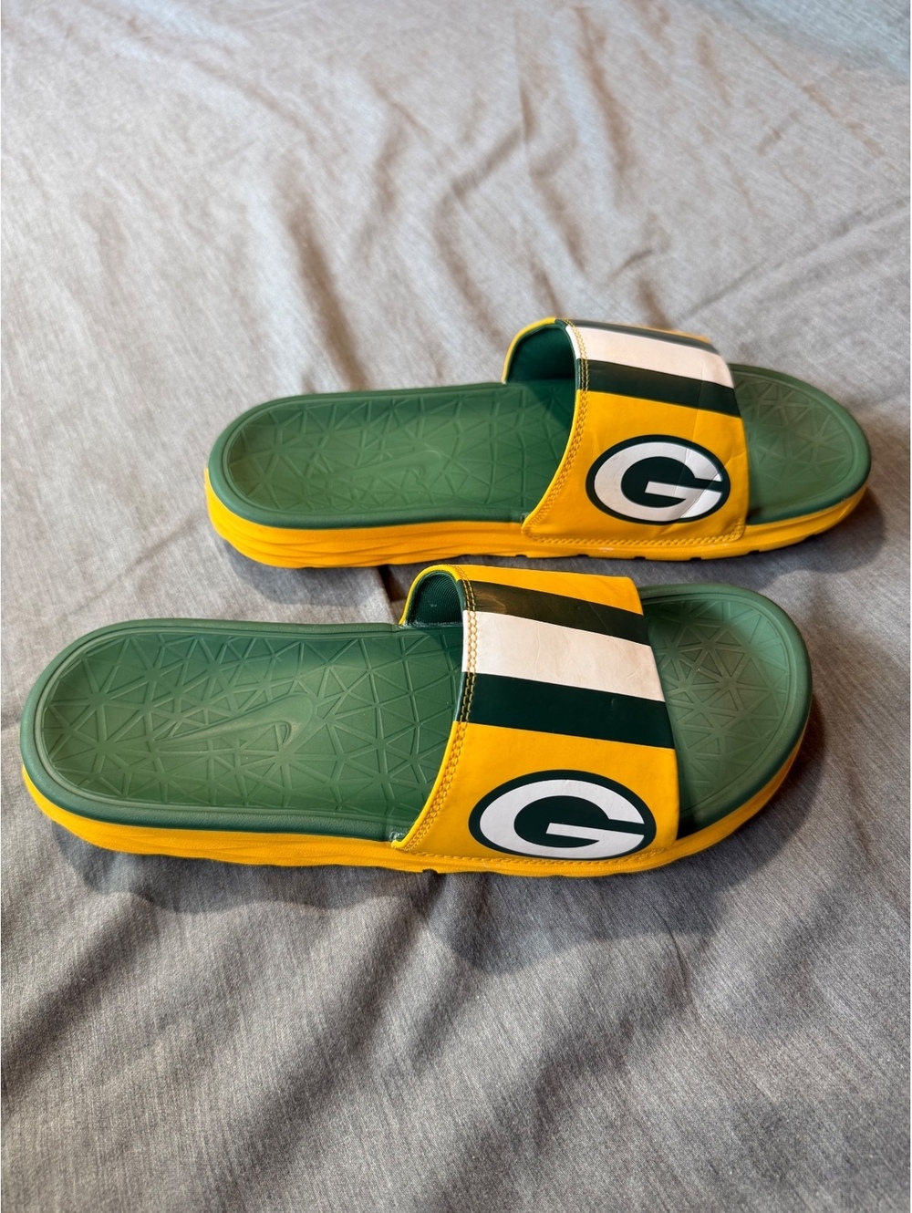 Nike Men's Size 7 Green Bay Packers Benassi Solarsoft Slides Green Yellow